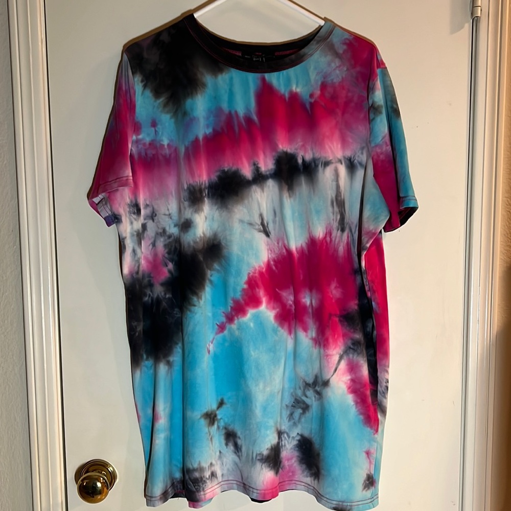 Forever 21 tie die t-shirt.